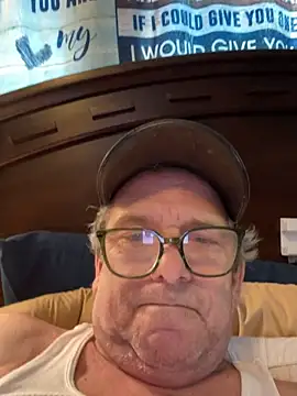 llovetoshowoff online show from 04/21/26, 05:06