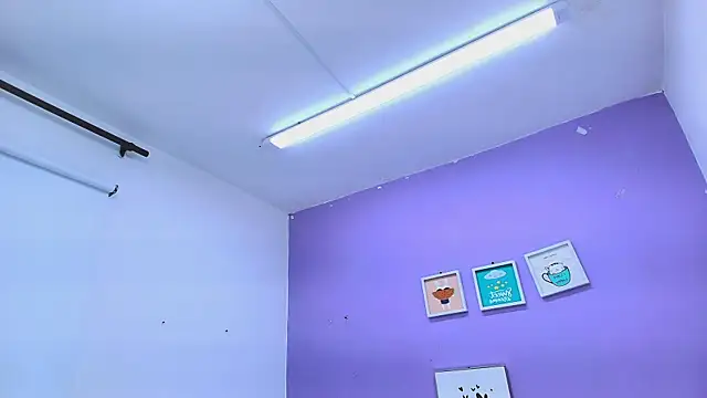 Snapshot of veronica_sinner_ chatting on 01/26/25, 12:01 veronica sinner  online show from 01/26/25, 12:01