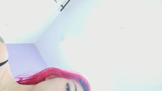 Snapshot of veronica_sinner_ chatting on 02/19/25, 12:00 veronica sinner  online show from 02/19/25, 12:00