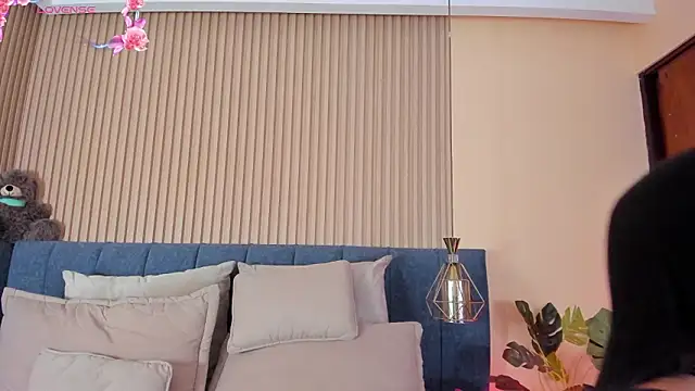 Snapshot of kathecute__ chatting on 02/18/26, 01:45 kathecute online show from 02/18/26, 01:45