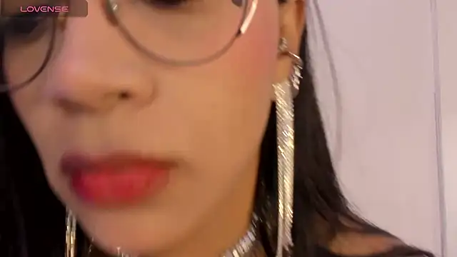 SamanthaFerrer   online show from 02/08/25, 07:59