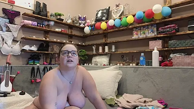 Snapshot of Kimberly-Caprice chatting on 02/11/25, 11:32 Kimberly-Caprice online show from 02/11/25, 11:32