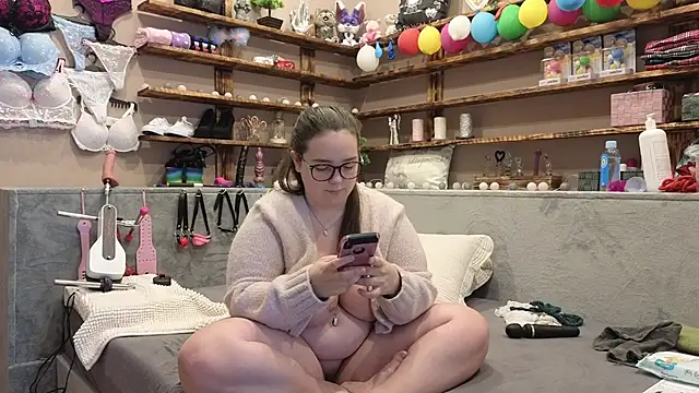 Snapshot of Kimberly-Caprice chatting on 02/13/25, 08:38 Kimberly-Caprice online show from 02/13/25, 08:38