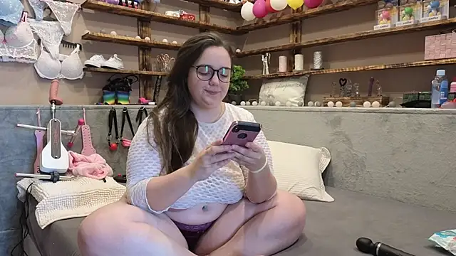 Snapshot of Kimberly-Caprice chatting on 02/23/25, 11:44 Kimberly-Caprice online show from 02/23/25, 11:44