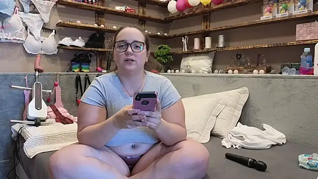 Snapshot of Kimberly-Caprice chatting on 02/25/25, 11:30 Kimberly-Caprice online show from 02/25/25, 11:30