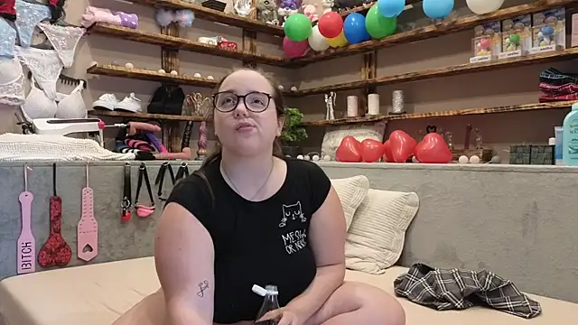 Snapshot of Kimberly-Caprice chatting on 03/17/25, 11:21 Kimberly-Caprice online show from 03/17/25, 11:21