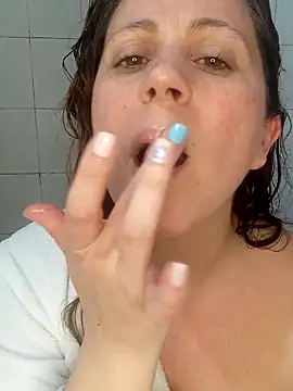 Snapshot of SofiEstevez chatting on 10/07/25, 01:03 SofiEstevez online show from 10/07/25, 01:03