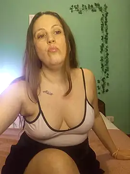 Snapshot of SofiEstevez chatting on 10/22/25, 03:23 SofiEstevez online show from 10/22/25, 03:23