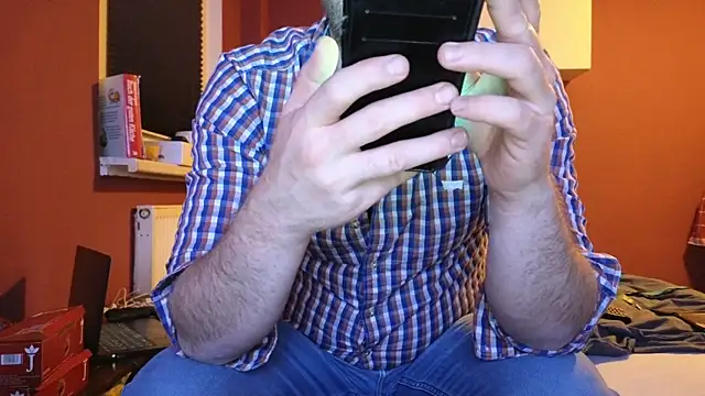 Snapshot of Henner33 chatting on 01/13/25, 05:55 Henner33 online show from 01/13/25, 05:55