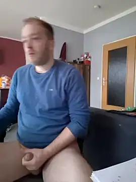 Snapshot of Henner33 chatting on 03/02/25, 01:38 Henner33 online show from 03/02/25, 01:38