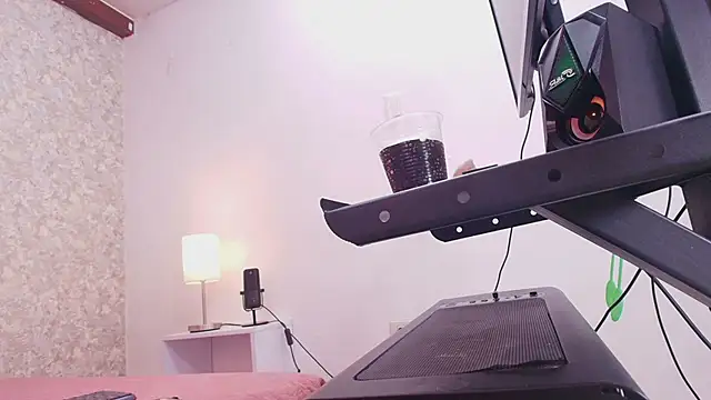 Snapshot of nicol_f chatting on 01/07/25, 07:17 nicol f online show from 01/07/25, 07:17