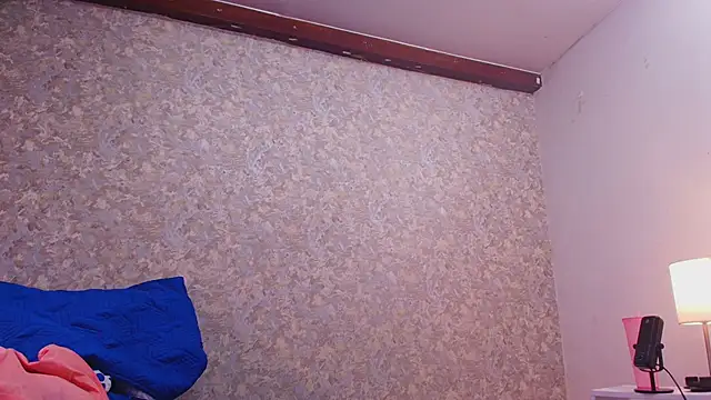 Snapshot of nicol_f chatting on 01/21/25, 07:17 nicol f online show from 01/21/25, 07:17