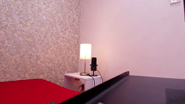 Snapshot of nicol_f chatting on 01/24/25, 07:18 nicol f online show from 01/24/25, 07:18