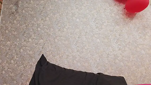 Snapshot of nicol_f chatting on 02/14/25, 01:34 nicol f online show from 02/14/25, 01:34