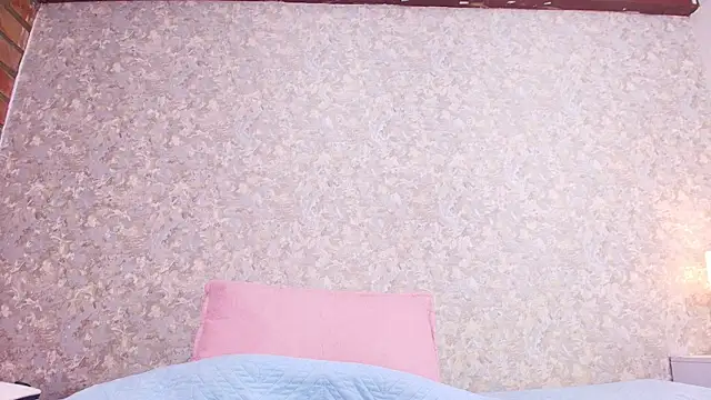 Snapshot of nicol_f chatting on 10/17/25, 07:27 nicol f online show from 10/17/25, 07:27