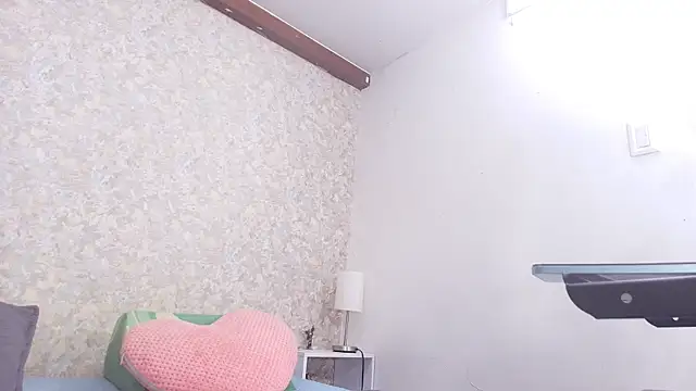 Snapshot of nicol_f chatting on 11/12/25, 03:07 nicol f online show from 11/12/25, 03:07