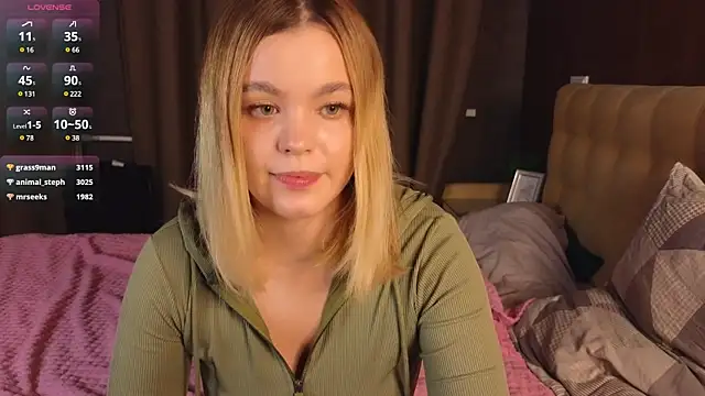 Snapshot of Milana15 chatting on 12/09/24, 01:02 Milana15 online show from 12/09/24, 01:02