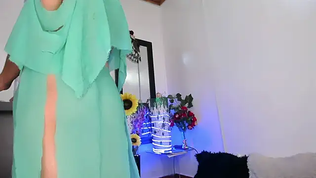 Snapshot of Chanel_shaw chatting on 12/24/24, 01:28 Chanel shaw online show from 12/24/24, 01:28