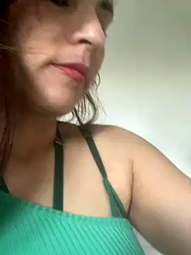 Snapshot of Chanel_shaw chatting on 10/18/25, 03:13 Chanel shaw online show from 10/18/25, 03:13