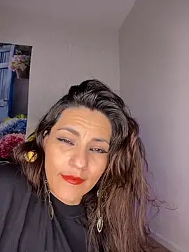 Snapshot of Chanel_shaw chatting on 10/21/25, 08:20 Chanel shaw online show from 10/21/25, 08:20