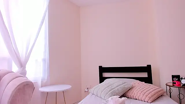 evely coelloo online show from 02/13/25, 07:10