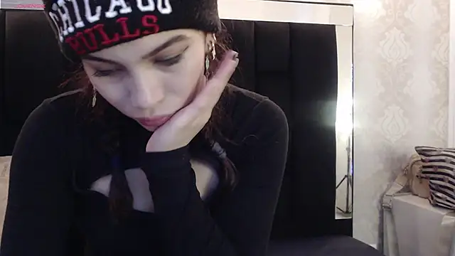  yuyi online show from 02/27/25, 12:13