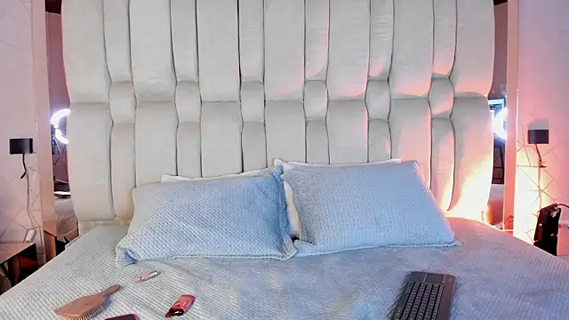 Isa Little Star online show from 04/07/26, 04:13