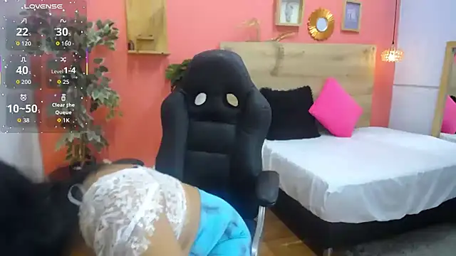 scarlet-foox online show from 09/11/25, 12:05