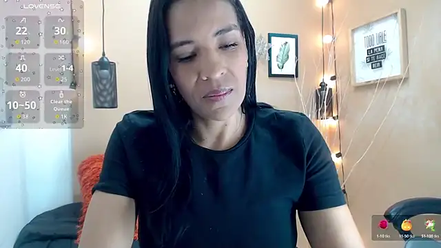 scarlet-foox online show from 10/28/25, 01:14