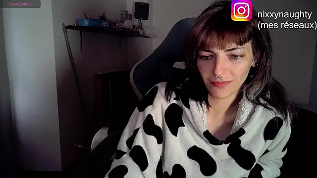 Snapshot of Nixxy_naughty chatting on 01/04/25, 02:46 Nixxy naughty online show from 01/04/25, 02:46