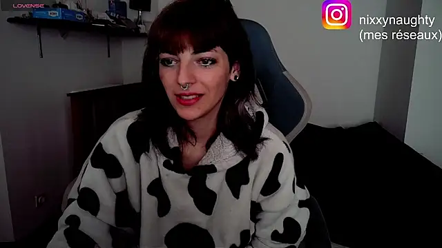 Snapshot of Nixxy_naughty chatting on 01/08/25, 06:31 Nixxy naughty online show from 01/08/25, 06:31