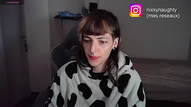 Snapshot of Nixxy_naughty chatting on 02/04/25, 08:28 Nixxy naughty online show from 02/04/25, 08:28