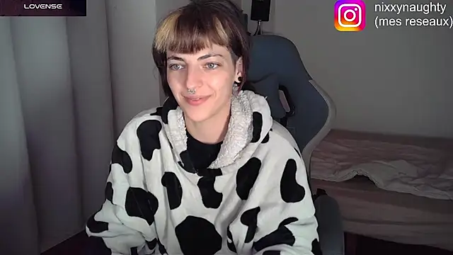 Snapshot of Nixxy_naughty chatting on 02/05/25, 08:14 Nixxy naughty online show from 02/05/25, 08:14