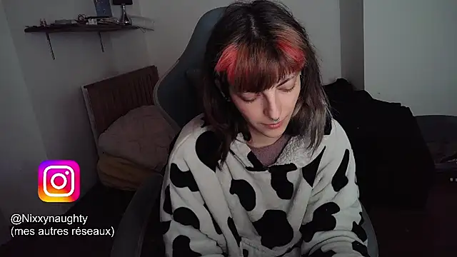 Snapshot of Nixxy_naughty chatting on 03/10/25, 09:29 Nixxy naughty online show from 03/10/25, 09:29