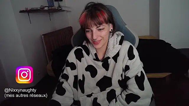 Snapshot of Nixxy_naughty chatting on 03/12/25, 09:13 Nixxy naughty online show from 03/12/25, 09:13