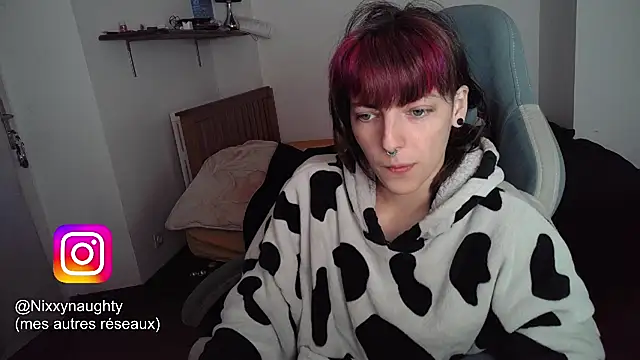 Snapshot of Nixxy_naughty chatting on 03/17/25, 10:49 Nixxy naughty online show from 03/17/25, 10:49