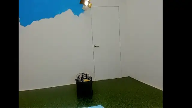 YourSuperModel online show from 04/01/26, 04:37