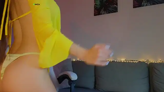 tina akira online show from 10/27/25, 07:40