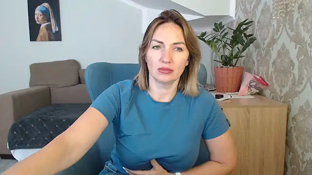 Snapshot of Mallinia chatting on 10/11/25, 12:04 Mallinia online show from 10/11/25, 12:04