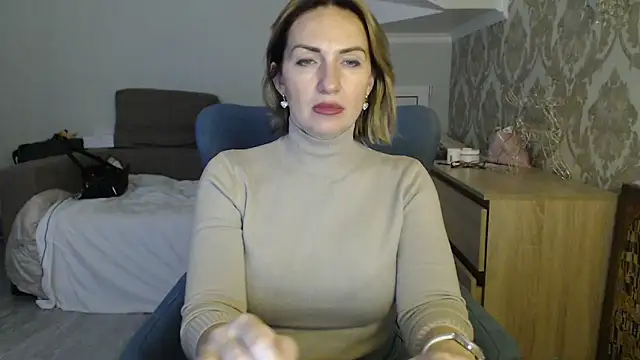 Mallinia online show from 12/15/25, 12:53