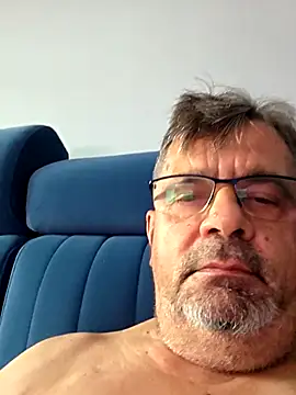 axecoman60 online show from 12/15/25, 09:46