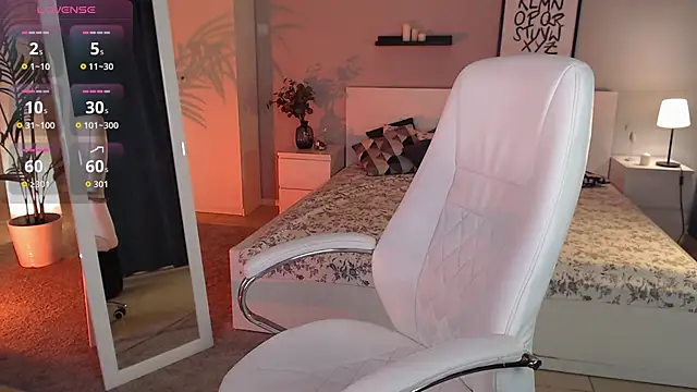 Bellla Haddid online show from 10/21/25, 01:06