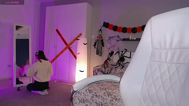 Bellla Haddid online show from 10/29/25, 01:41