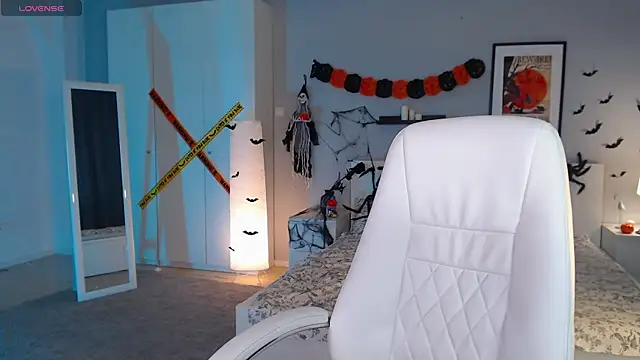 Bellla Haddid online show from 10/30/25, 01:40