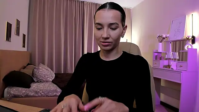 Bellla Haddid online show from 11/14/25, 01:48