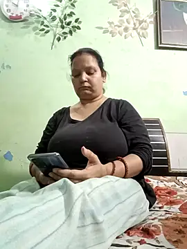 Kavya kapoor online show from 02/26/25, 04:24