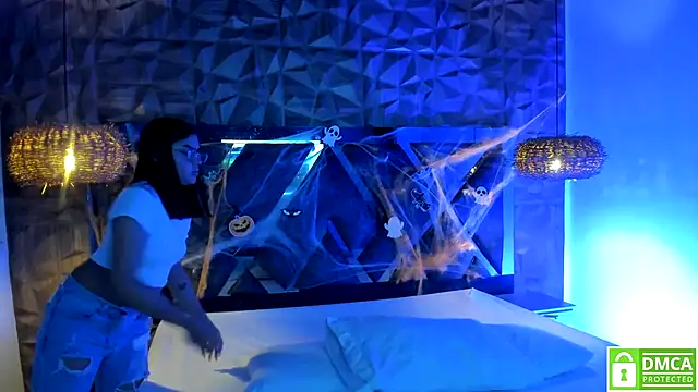 Rose Evans   online show from 11/04/25, 04:22