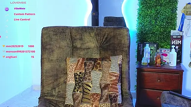 Snapshot of ERIC_HARRISON chatting on 02/04/25, 04:05 ERIC HARRISON online show from 02/04/25, 04:05