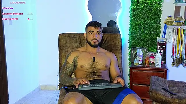 Snapshot of ERIC_HARRISON chatting on 02/06/25, 11:37 ERIC HARRISON online show from 02/06/25, 11:37