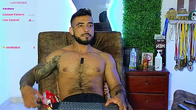 Snapshot of ERIC_HARRISON chatting on 02/08/25, 01:43 ERIC HARRISON online show from 02/08/25, 01:43